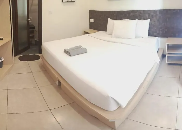 Hotel The Paving 3*