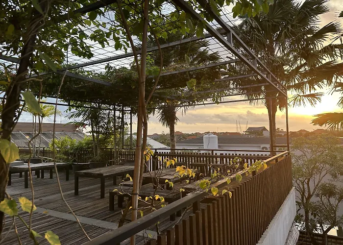 The Paving Hotel 3*